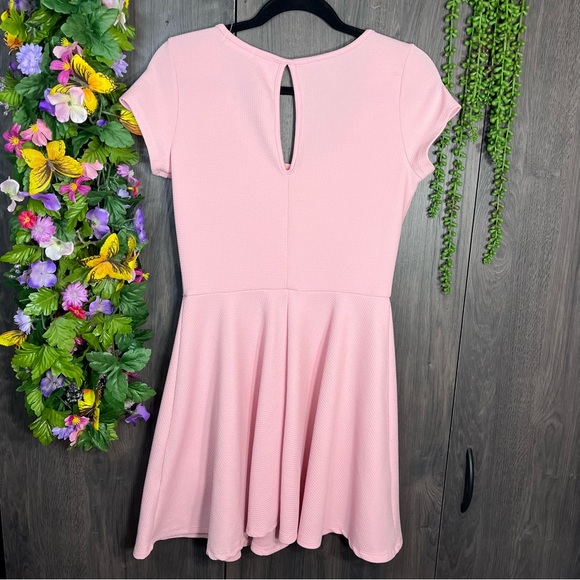 {💙2/$40💙Banana Lemon Pink Short Sleeve Fit & Flare Mini Dress Size M - Picture 9 of 15